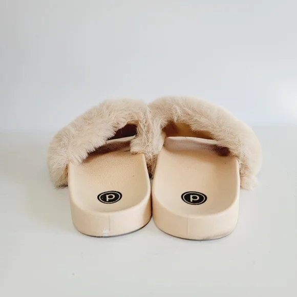 Pure Barre Fuzzy Fur Champagne Blush Slide Sandal Sz 8/9 (Mismatch) - Picture 2 of 13